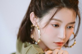 JiuyouAPP下载-青少年篮球训练课引入沙袋负重提升下肢爆发力效果显著，打篮球绑沙袋