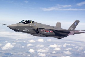 九游-王宗源冲线瞬间引爆现场气氛，王宗源帅气