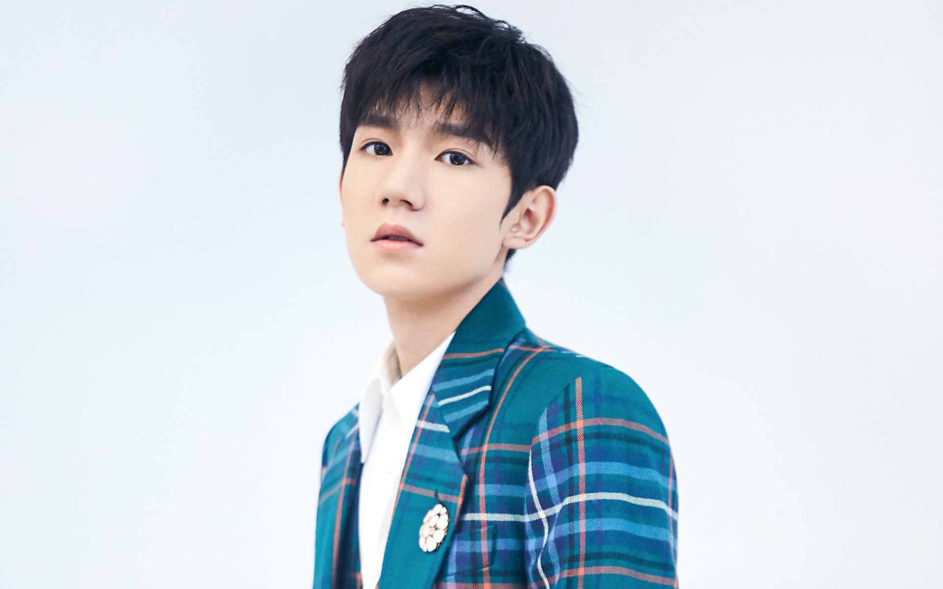 足球产业缺乏商业+公益协同推广模式，足球公益事业