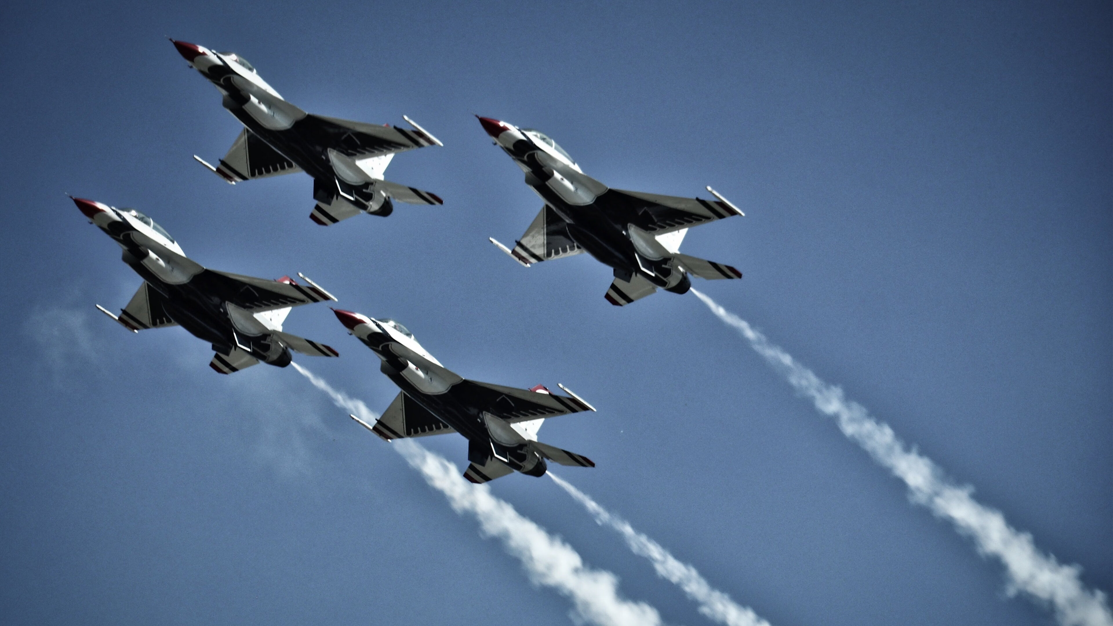 国家队教练强调三分线外投篮稳定性提升战略,三分线外投篮 落地脚在三分线内