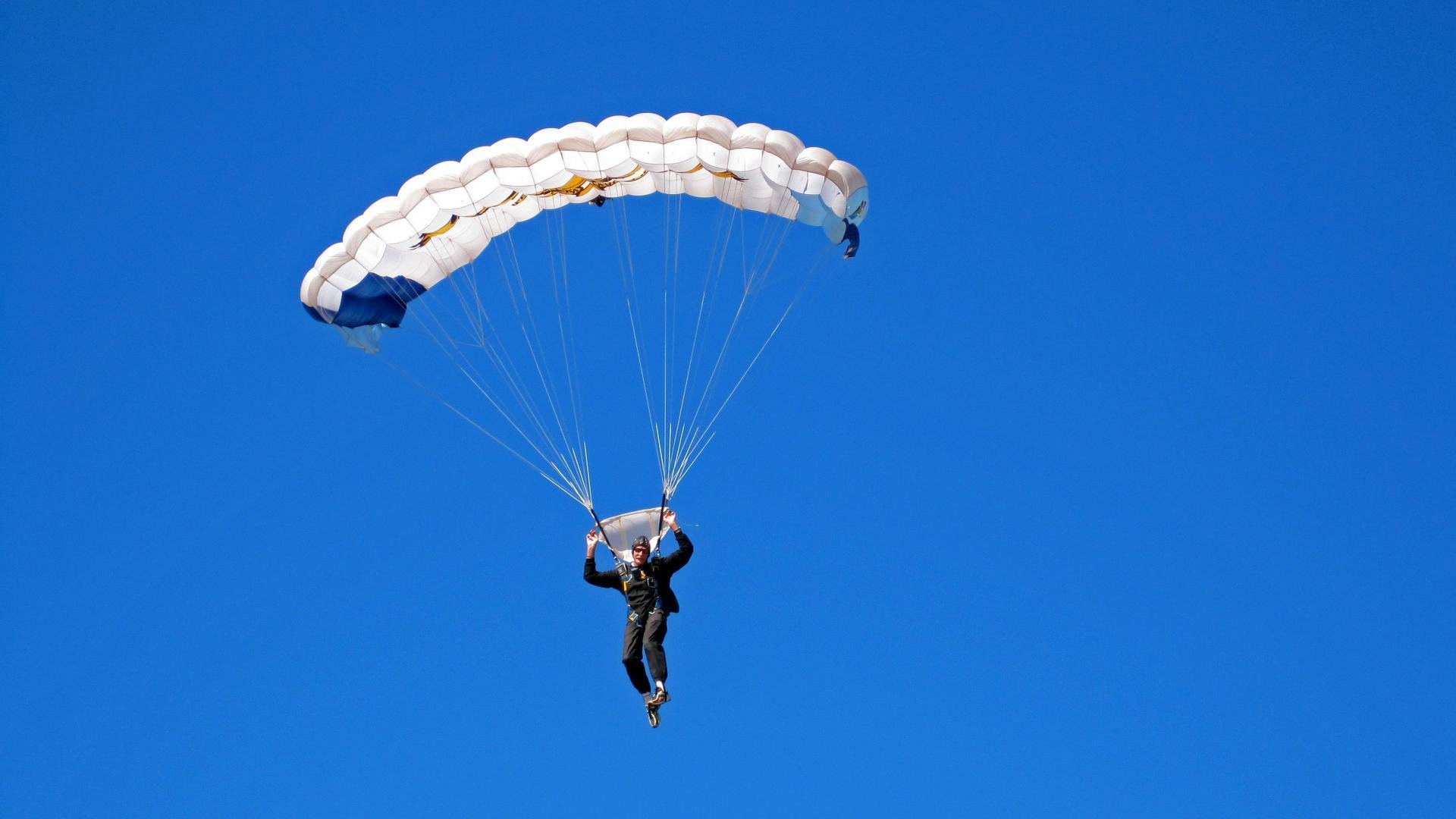 青训中心设置战术视频复盘角培养自主学习能力，训练营复盘